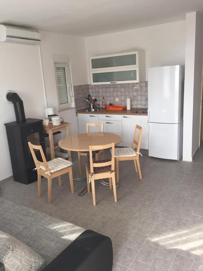 Tomo Apartment Стариград-Пакленица Екстериор снимка